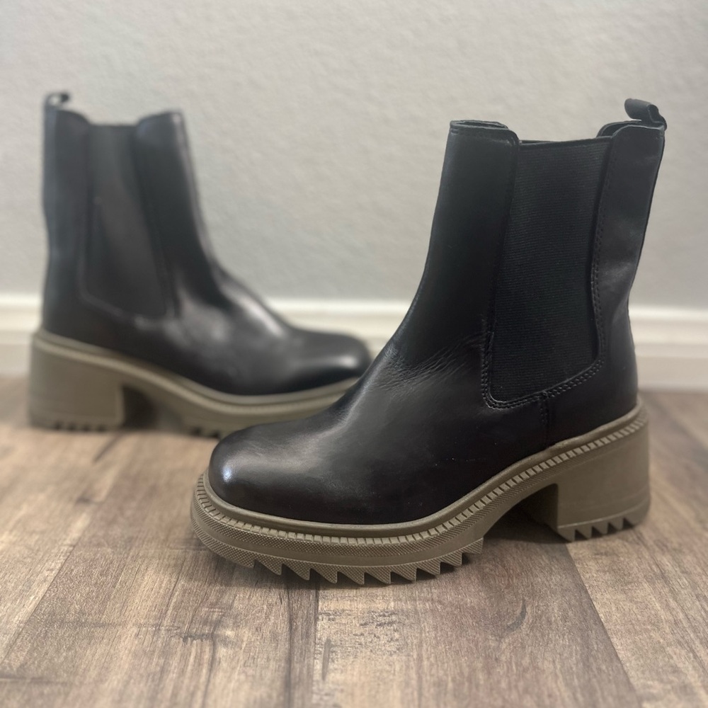 Vince Camuto Anikaaa Boots NEW! black leather 6.5